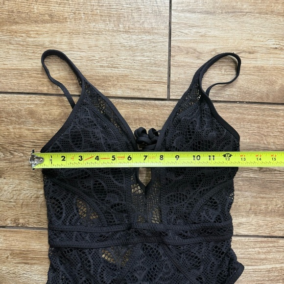 Becca Women's Crochet Plunging One-Piece Keyhole Swimsuit Size Small Black Sexy - Picture 14 of 16